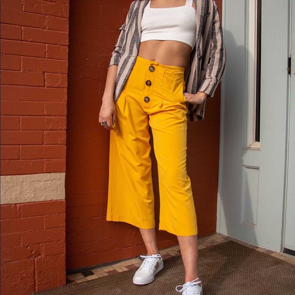 Cropped trousers